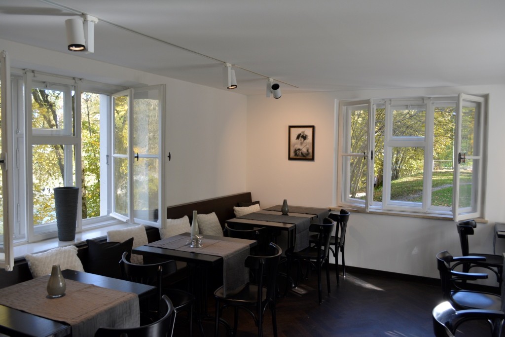 Gastraum des Café Herkomer
