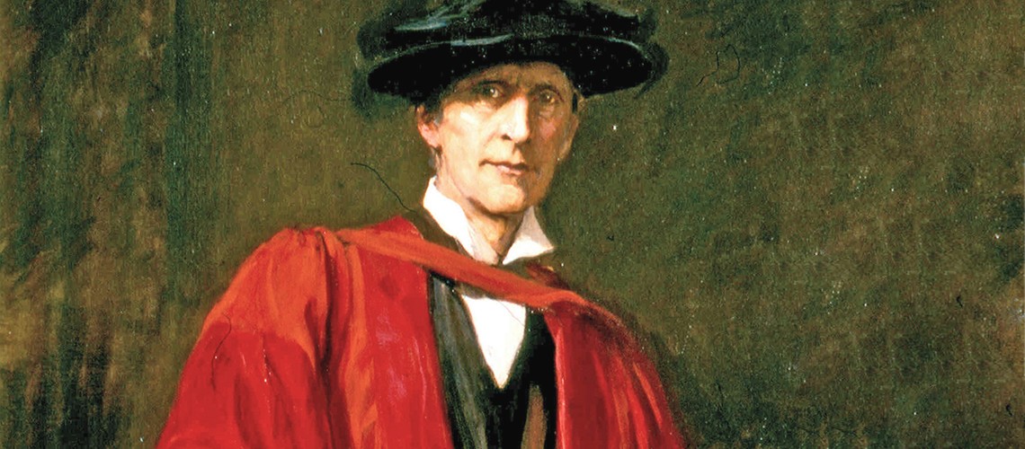 Brustbild Hubert von Herkomer in roter Oxfordrobe
