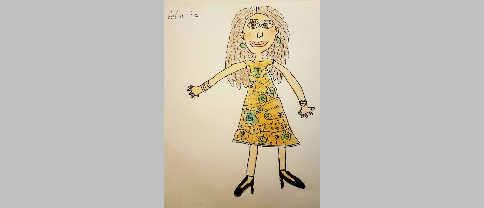 Kinderzeichnung zeigt Frau in gold-buntem Kleid